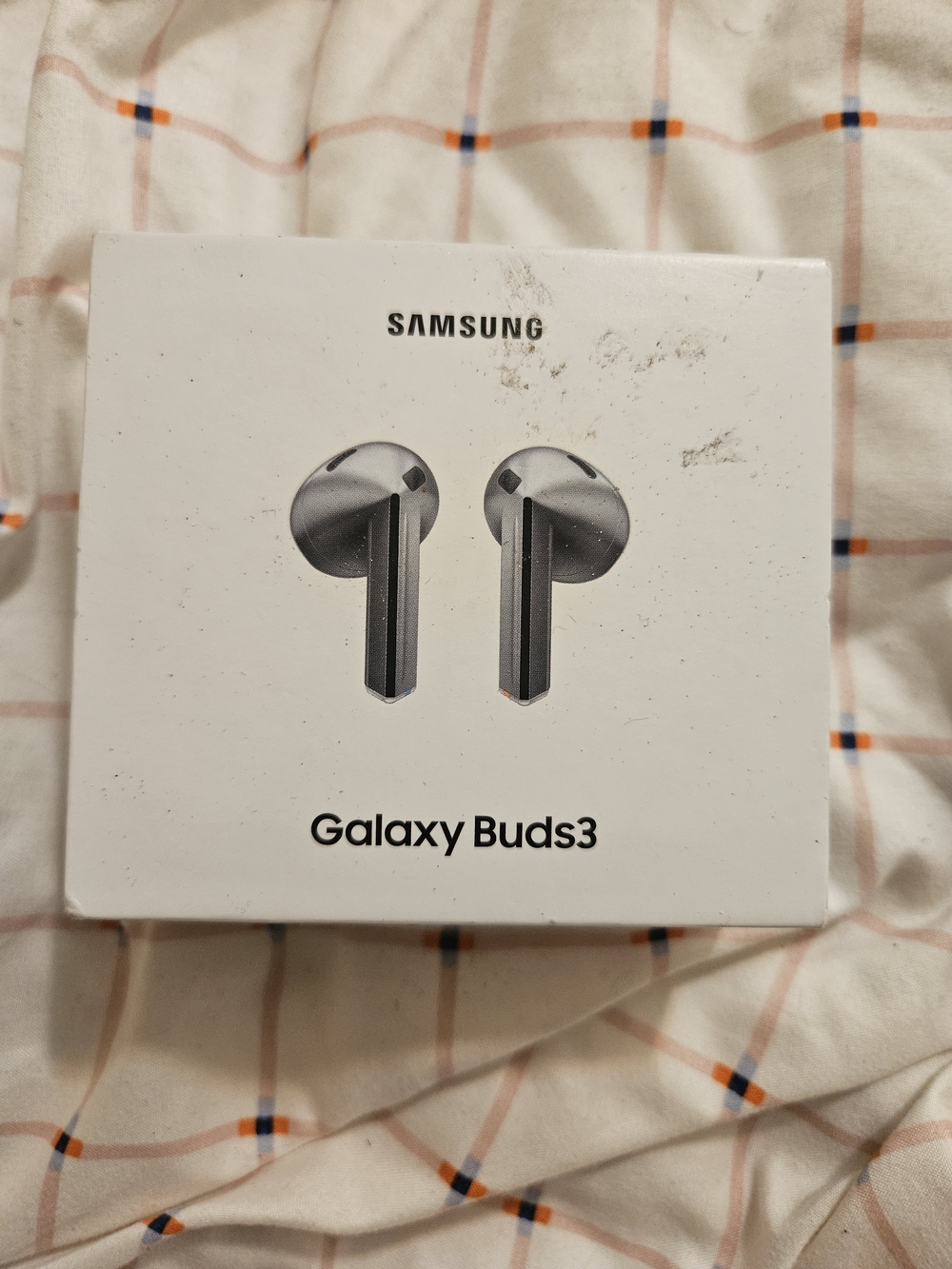 Samsung Galaxy Buds3 Box - White with Silver Earbuds Image